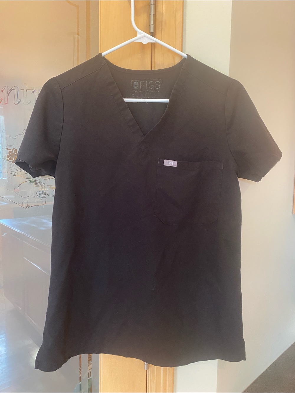 Figs Men’s Short Sleeve V-Neck Top - Black